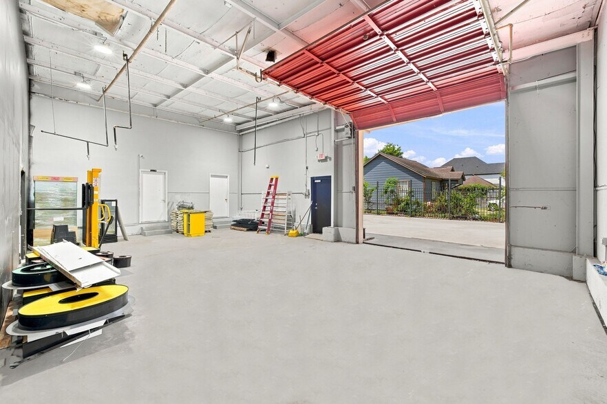 More Photos Of 5811 Lyons Ave, Houston Freestanding For Lease