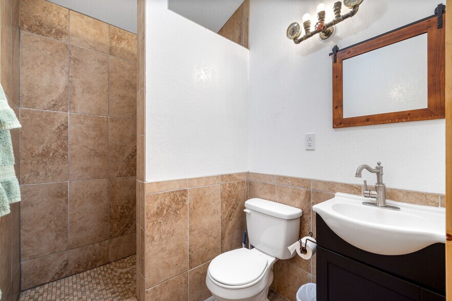 More Photos Of 2 County Road 2141 rd, Alpine Hotel For Sale