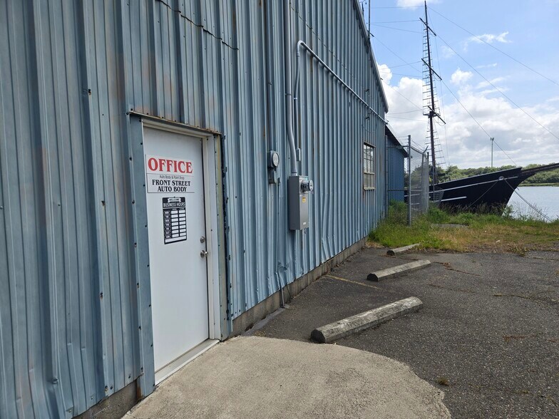 More Photos Of 390 N Front St, Coos Bay Industrial For Sale