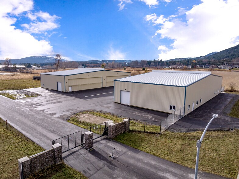 More Photos Of 1189 Woodland Dr, Sandpoint Airplane Hangar For Sale