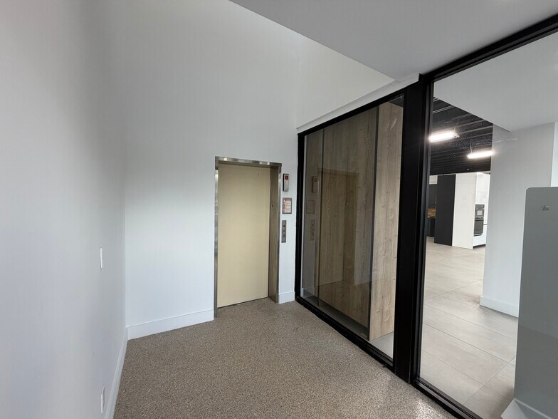 More Photos Of 5170 N Federal Hwy, Fort Lauderdale Storefront Retail Office For Lease
