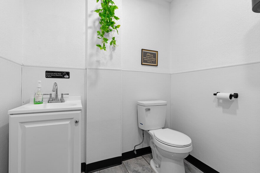 More Photos Of 4105 S Central Ave, Phoenix Freestanding For Sale