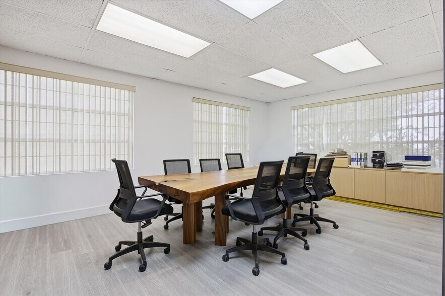 More Photos Of 10880 NW 30th St, Doral Warehouse For Sale