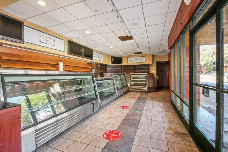 More Photos Of 1433 Wilshire Blvd, Santa Monica Restaurant For Lease