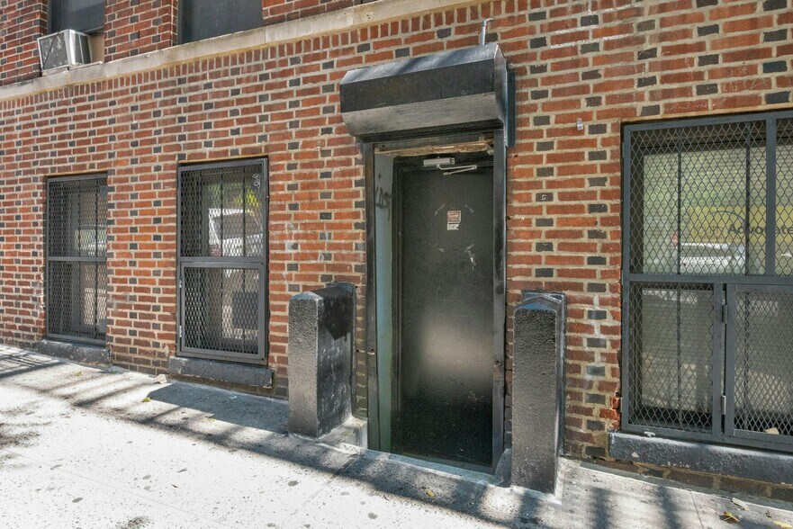 Primary Photo Of 2400 Davidson Ave, Bronx Apartments For Lease
