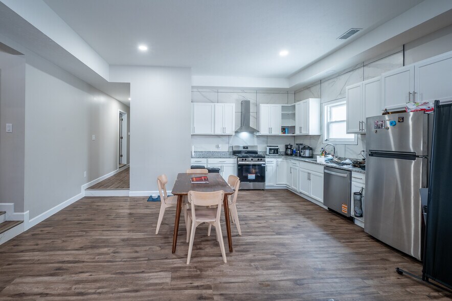 More Photos Of 2305 E Michigan St, Indianapolis Flex For Sale