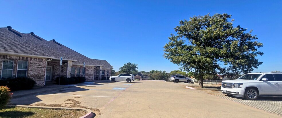 More Photos Of 1205 Bent Oaks Ct, Denton Office For Sale
