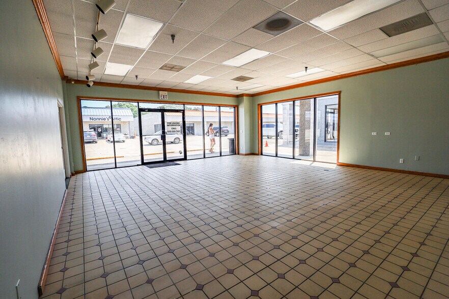 More Photos Of , Eddyville General Retail For Sale
