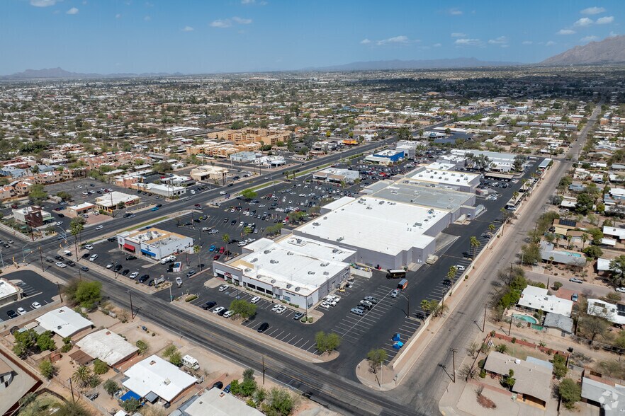 More Photos Of 2960 N Campbell Ave, Tucson Restaurant For Sale