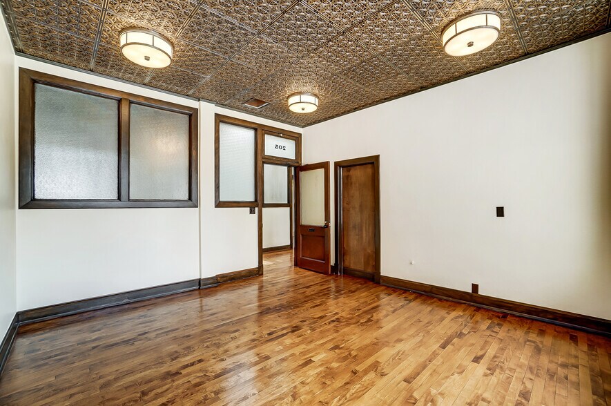 More Photos Of 9-11 N 3rd St, Newark Office For Lease