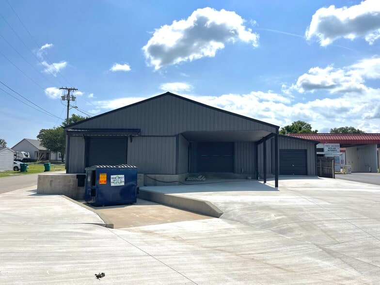 More Photos Of 341 Darnell Mealer Rd, Lewisburg Showroom For Lease