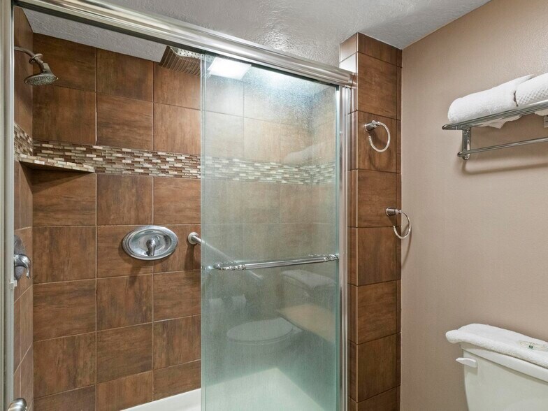 More Photos Of 250 N 1100 W, Cedar City Hotel For Sale