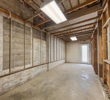 More Photos Of 812 9th Ave, Council Bluffs Warehouse For Sale