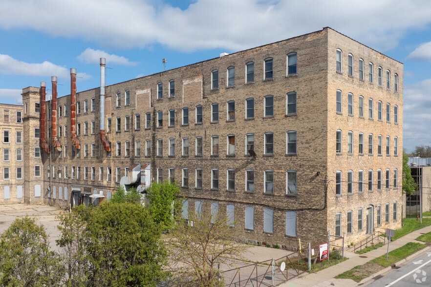 More Photos Of 1661 Monroe Ave NW, Grand Rapids Manufacturing For Sale