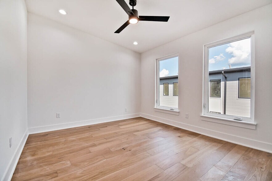 More Photos Of 204 9th St, Bentonville Apartments For Sale