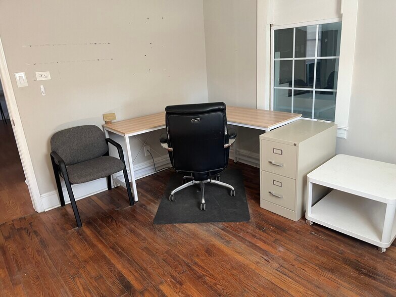More Photos Of 608 Rountree Rd, Charlotte Office For Lease