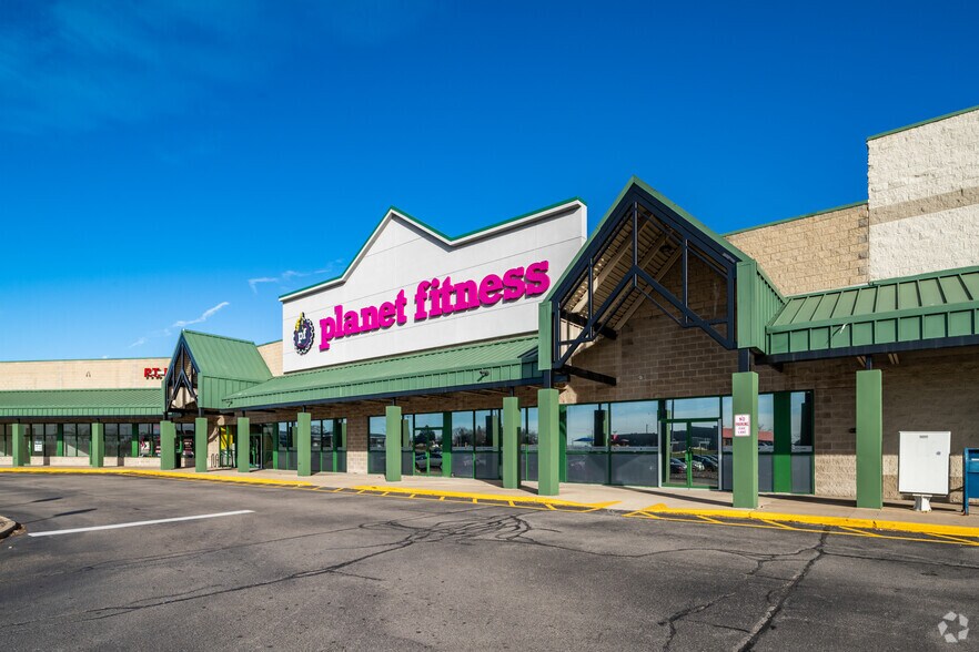 More Photos Of 4698 S Whitnall Ave, Saint Francis Freestanding For Lease