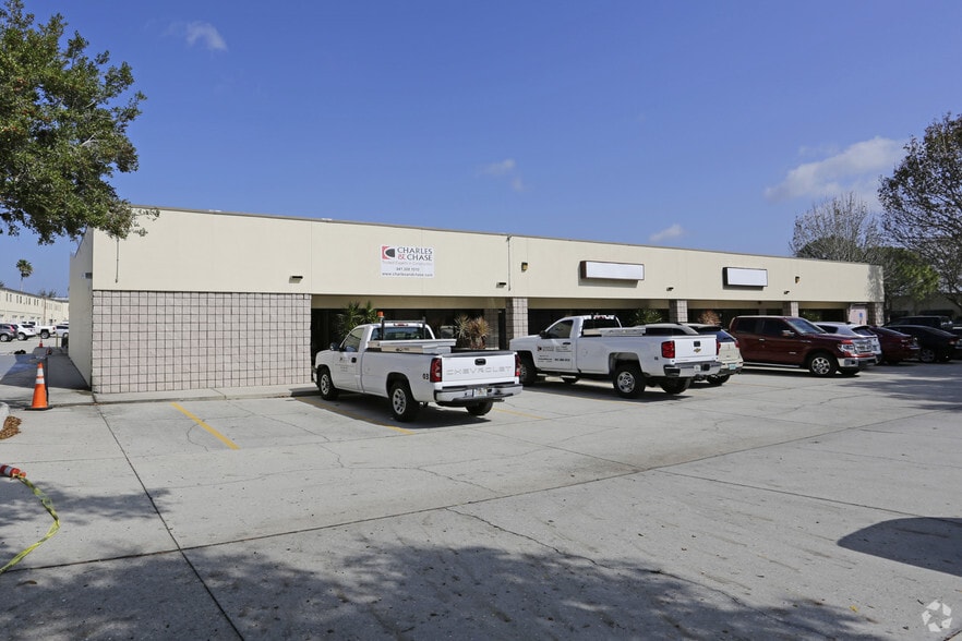 More Photos Of 418-544 Interstate Ct, Sarasota Light Distribution For Lease