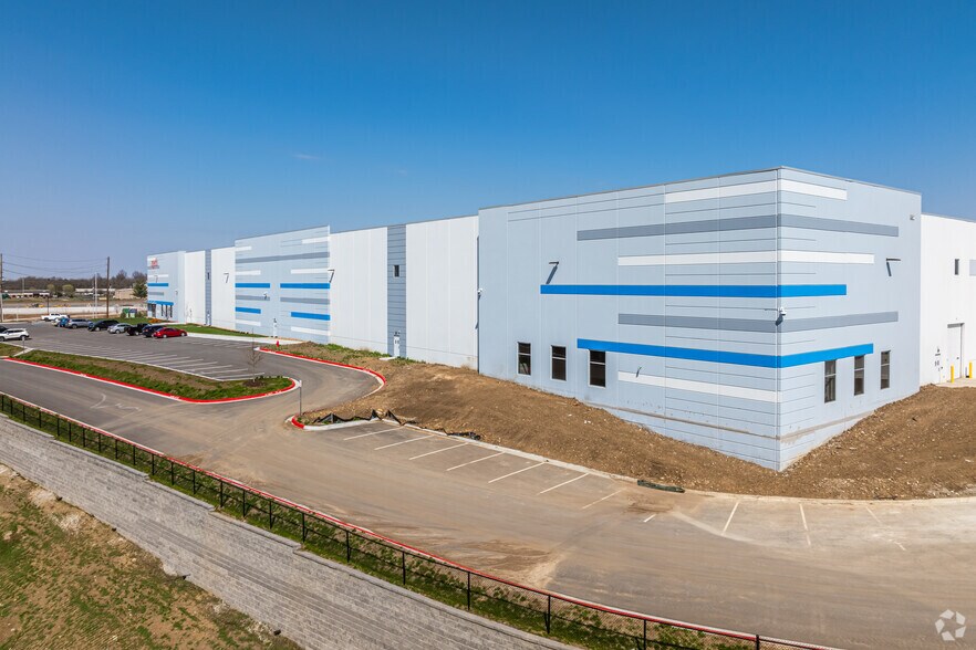 Primary Photo Of 1100 NW Main St, Lee's Summit Unknown For Lease