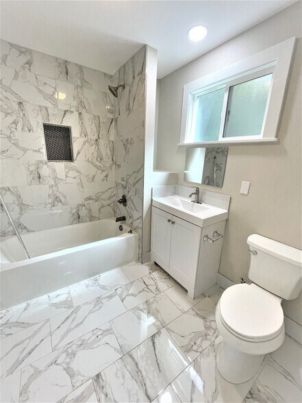 More Photos Of 1804 NE 14th Ave, Portland Apartments For Sale