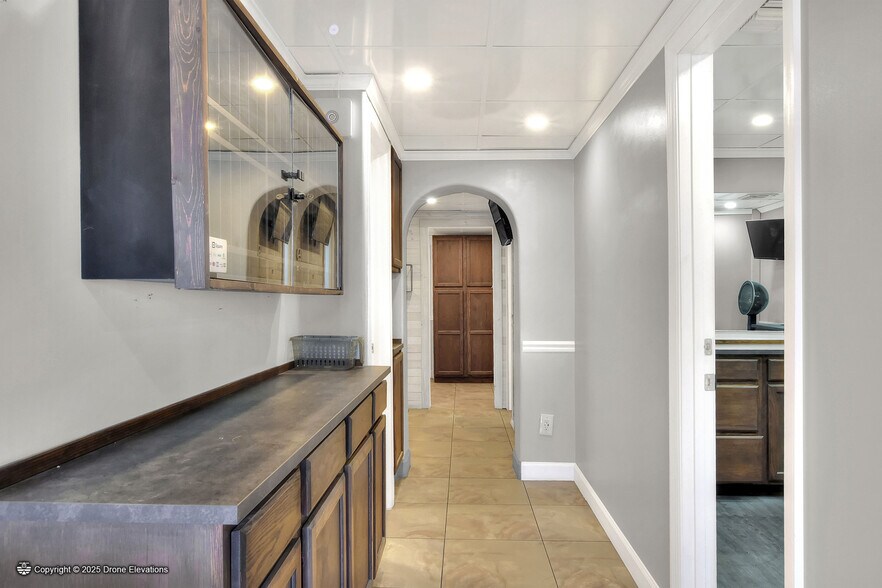 More Photos Of 146 W Robertson St, Brandon Storefront For Sale