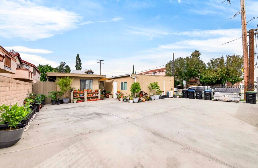 More Photos Of 13809 Funston Ave, Norwalk Flex For Sale