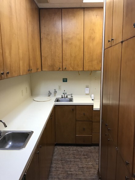 More Photos Of 3560 Delaware St, Beaumont Medical For Sale
