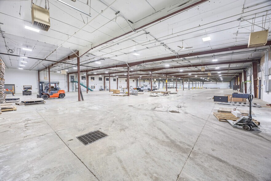 More Photos Of 3931 37th Ave SW, Fargo Manufacturing For Lease