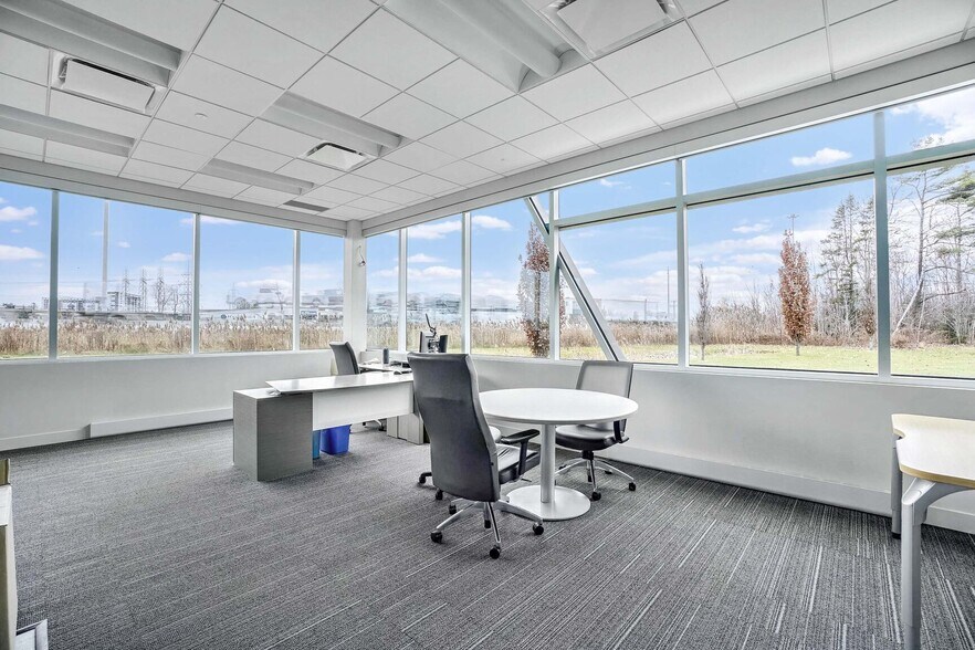 More Photos Of 50 Rue Jean-Paul-Cayer, Blainville Industrial For Sale