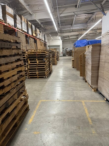 More Photos Of 9200 Gazette Ave, Chatsworth Warehouse For Lease