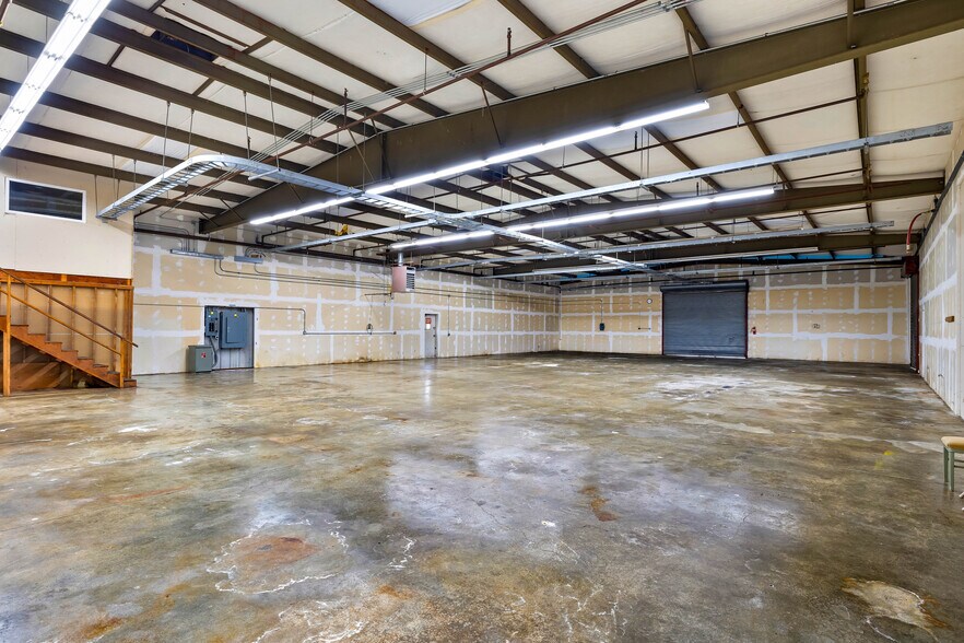 More Photos Of 37 Tower Blvd, Elma Distribution For Lease