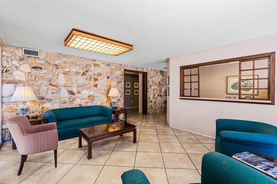 More Photos Of 2165 15th Ave, Vero Beach Office For Lease