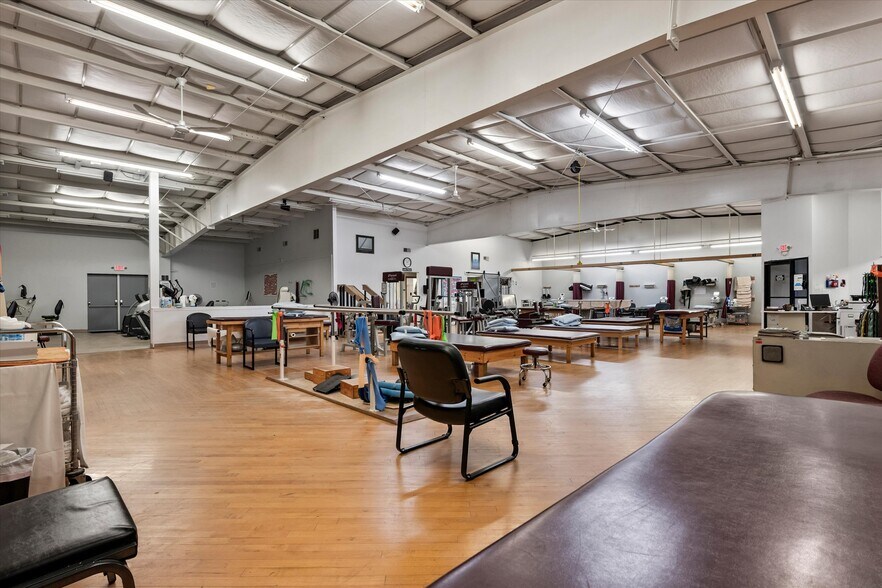 More Photos Of 18 Sportsman Dr, Clarion Medical For Lease