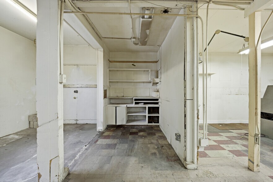 More Photos Of 915 W Olive Ave, Burbank Office For Sale