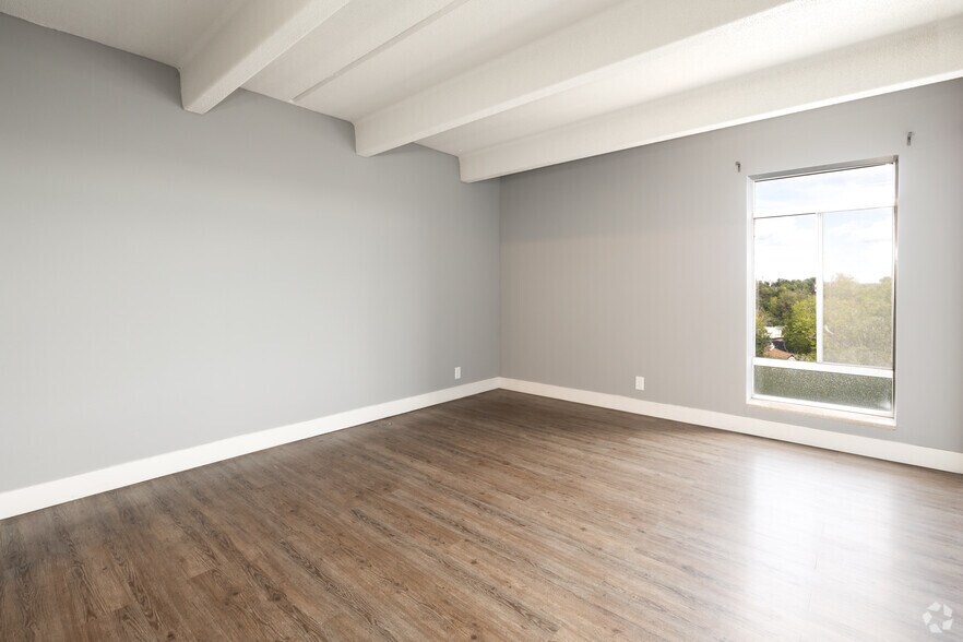 More Photos Of 107 W Cheyenne Rd, Colorado Springs Apartments For Sale