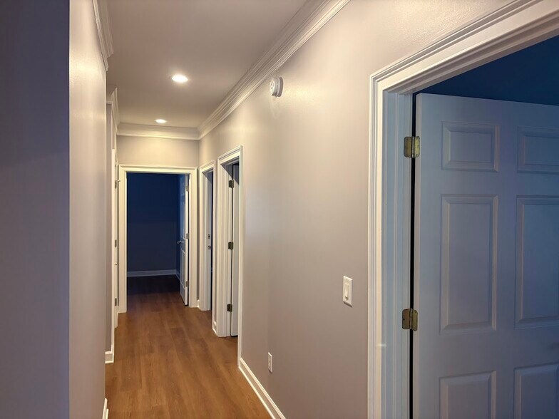 More Photos Of 701-704 Bombay Ln, Roswell Office For Lease