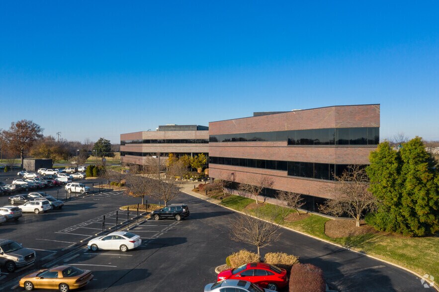 More Photos Of 9100 Shelbyville Rd, Louisville Office For Lease