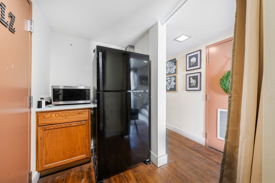 More Photos Of 811 Oregon St, Oshkosh Restaurant For Sale