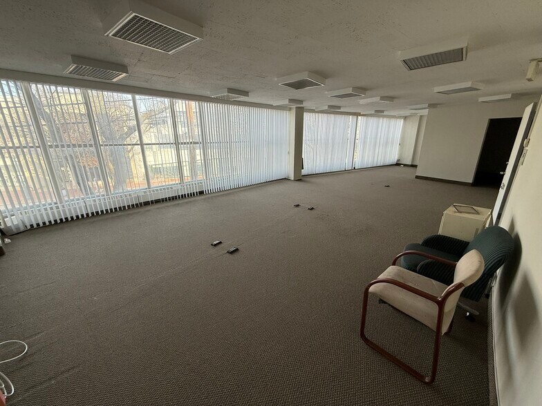 More Photos Of 51 Middle Neck Rd, Great Neck Office For Sale