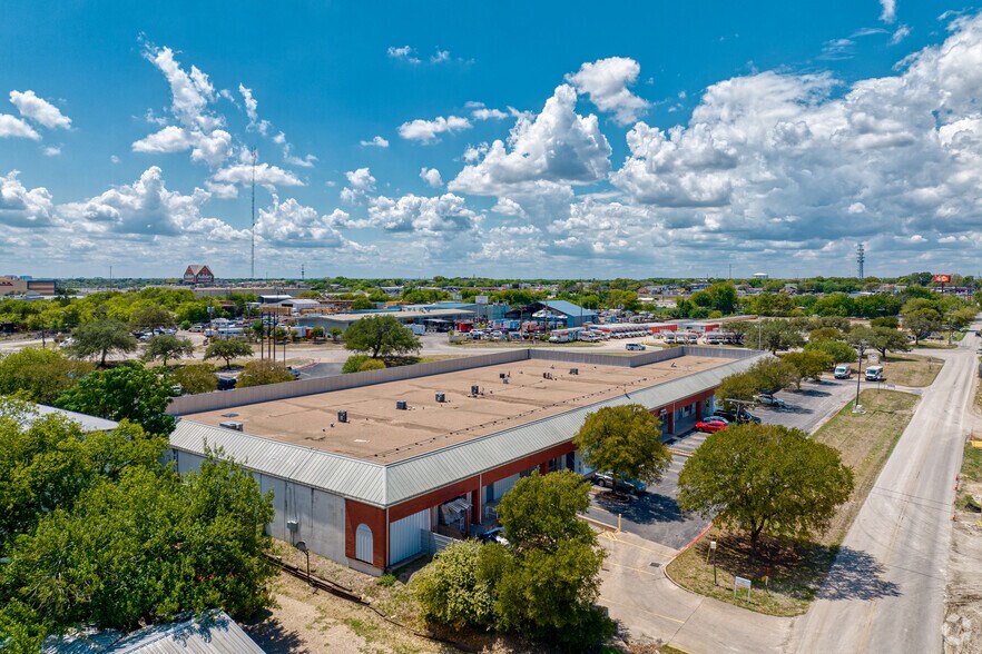 More Photos Of 15635 Vision Dr, Pflugerville General Retail For Lease