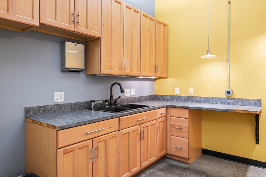 More Photos Of 718 Washington Ave N, Minneapolis Loft Creative Space For Sale