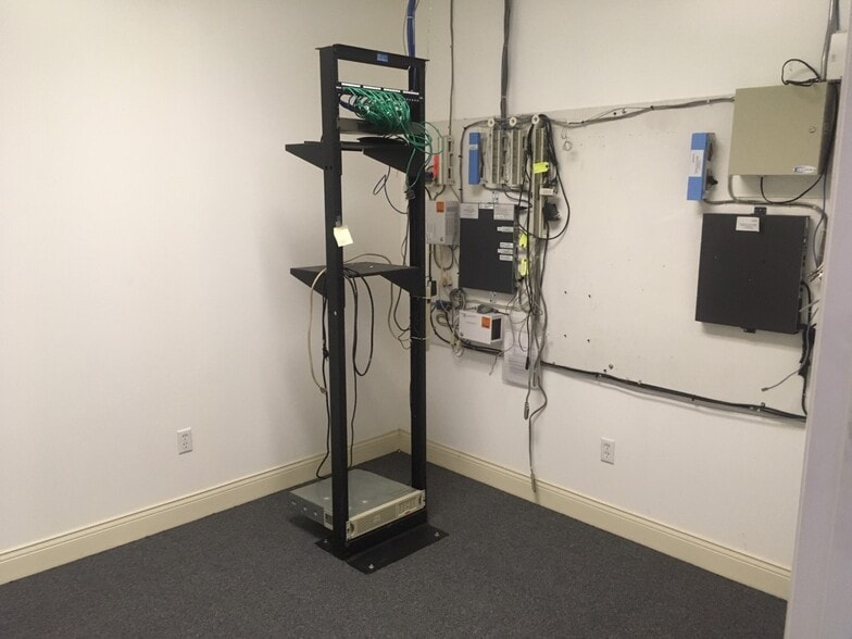 More Photos Of 4201-4205 116th Ter N, Clearwater Warehouse For Lease