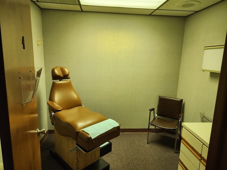 More Photos Of 429 Front St, Berea Medical For Lease