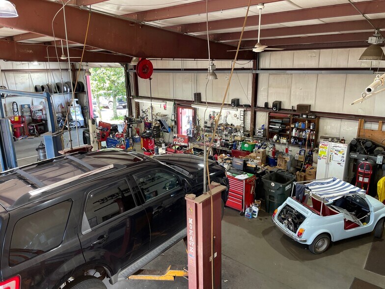 More Photos Of 5 N Line Rd, Edgartown Service For Sale