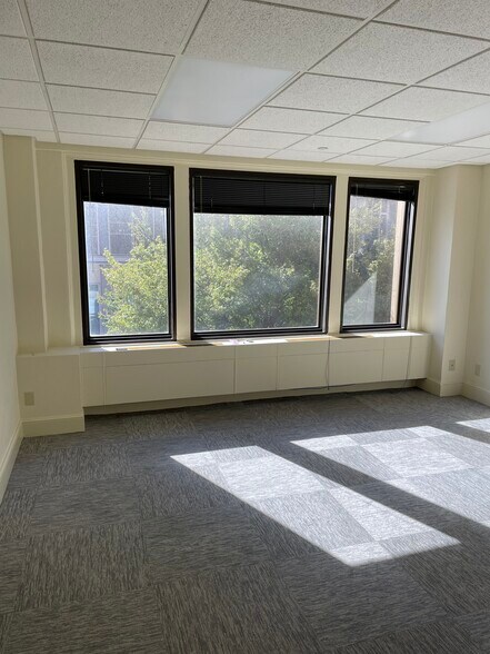 More Photos Of 105 N Hudson Ave, Oklahoma City Office For Lease