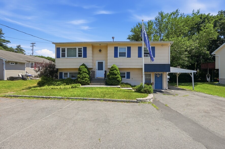 Primary Photo Of 3 Pierces Rd, Newburgh Office Residential For Sale