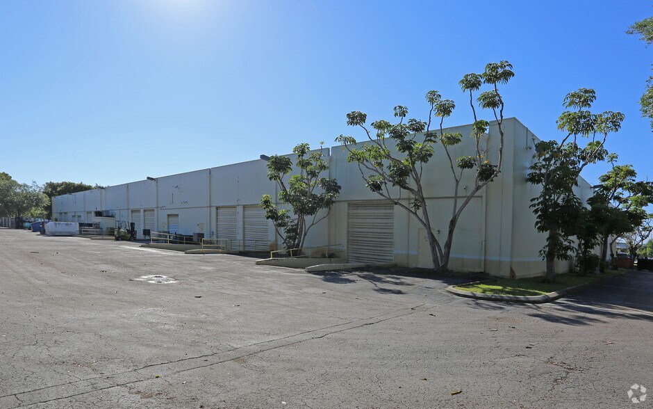 More Photos Of 3001-3017 Greene St, Hollywood Showroom For Lease