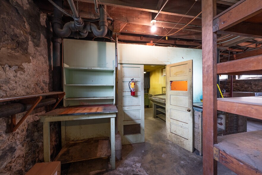 More Photos Of 2333 Northwood Ave, Easton Light Manufacturing For Sale