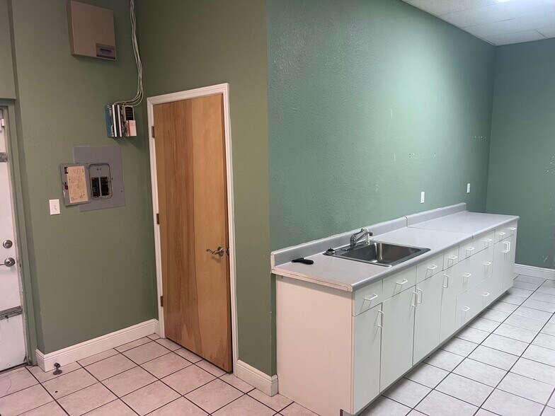 More Photos Of 500 Barton Blvd, Rockledge Storefront Retail Office For Lease