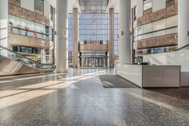 More Photos Of 323-355 Rue Chabanel O, Montréal Office For Lease